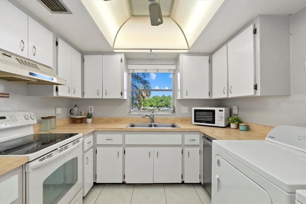 出租: $1,850 (2 贝兹, 2 浴室, 1389 平方英尺)