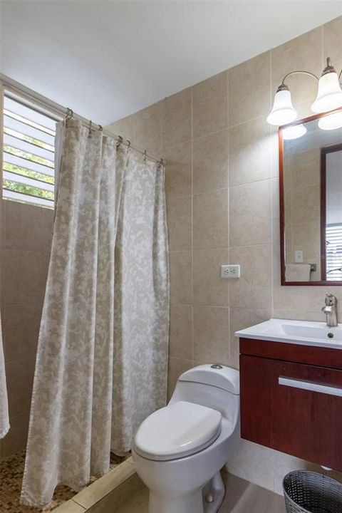 На продажу: $650,000 (4 спален, 2 ванн, 1490 Квадратных фут)