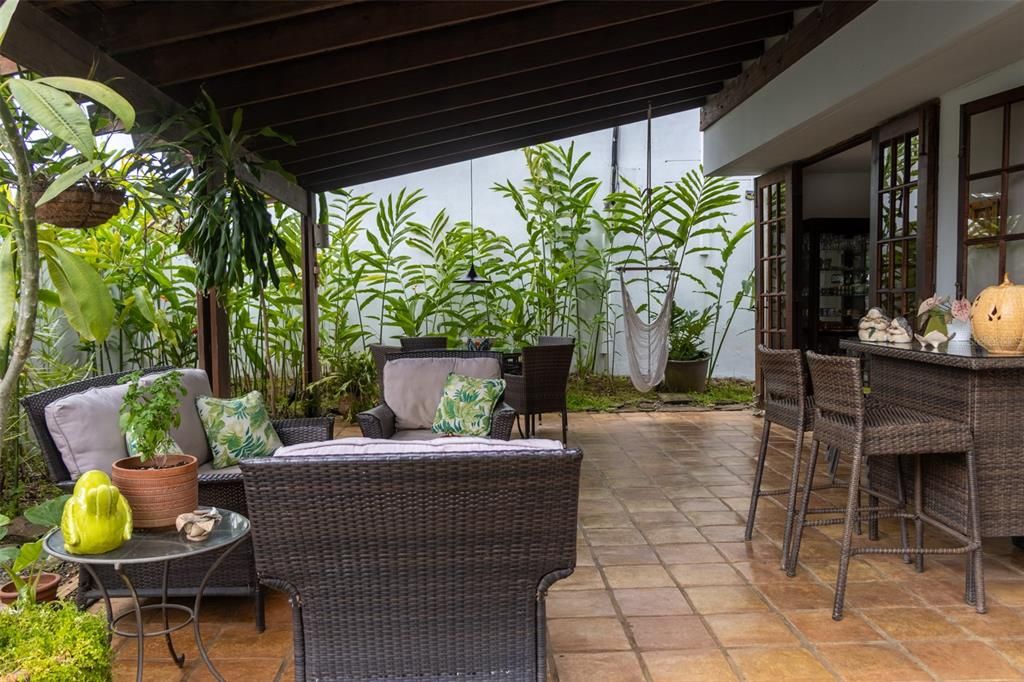 На продажу: $650,000 (4 спален, 2 ванн, 1490 Квадратных фут)