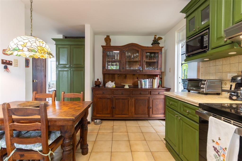 На продажу: $650,000 (4 спален, 2 ванн, 1490 Квадратных фут)