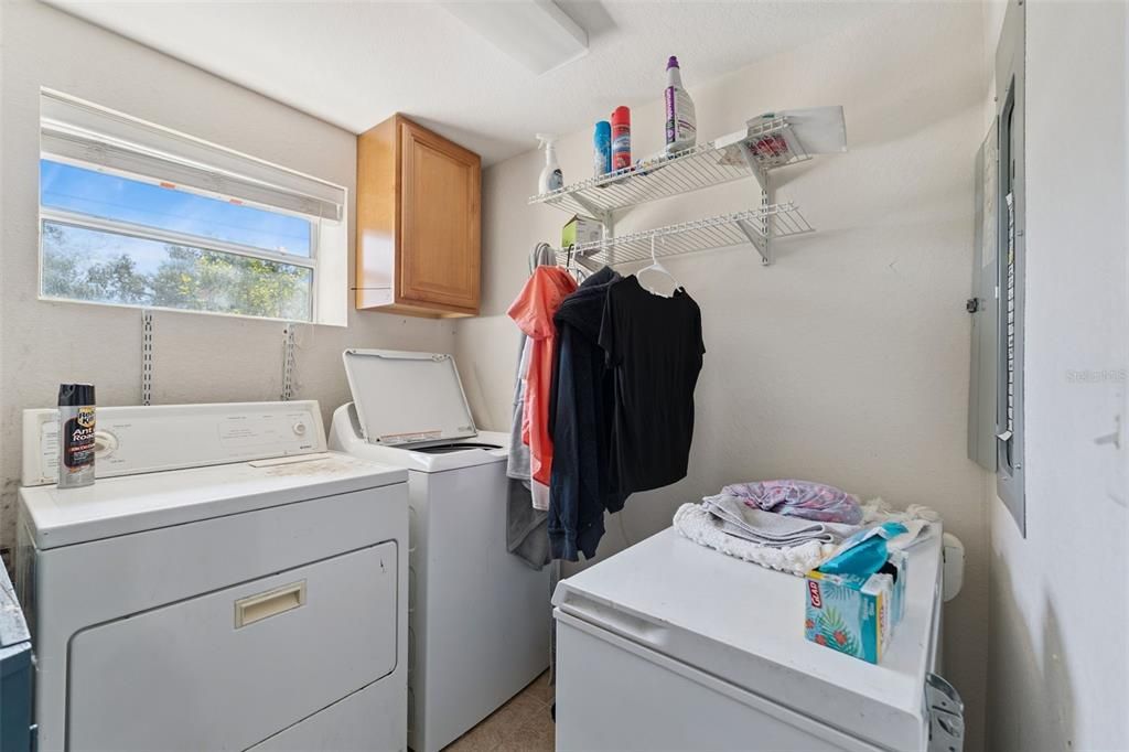 待售: $242,500 (3 贝兹, 1 浴室, 1784 平方英尺)