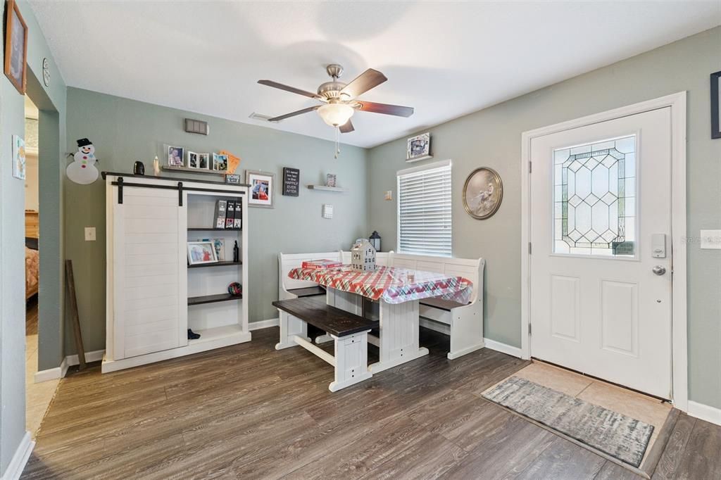 待售: $242,500 (3 贝兹, 1 浴室, 1784 平方英尺)