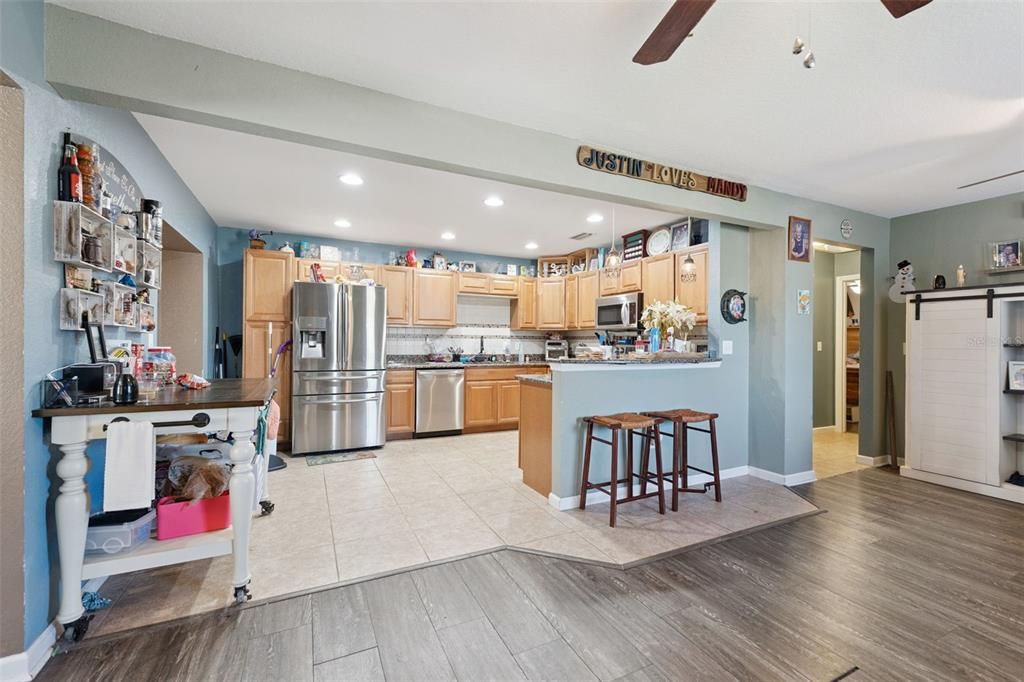 待售: $242,500 (3 贝兹, 1 浴室, 1784 平方英尺)