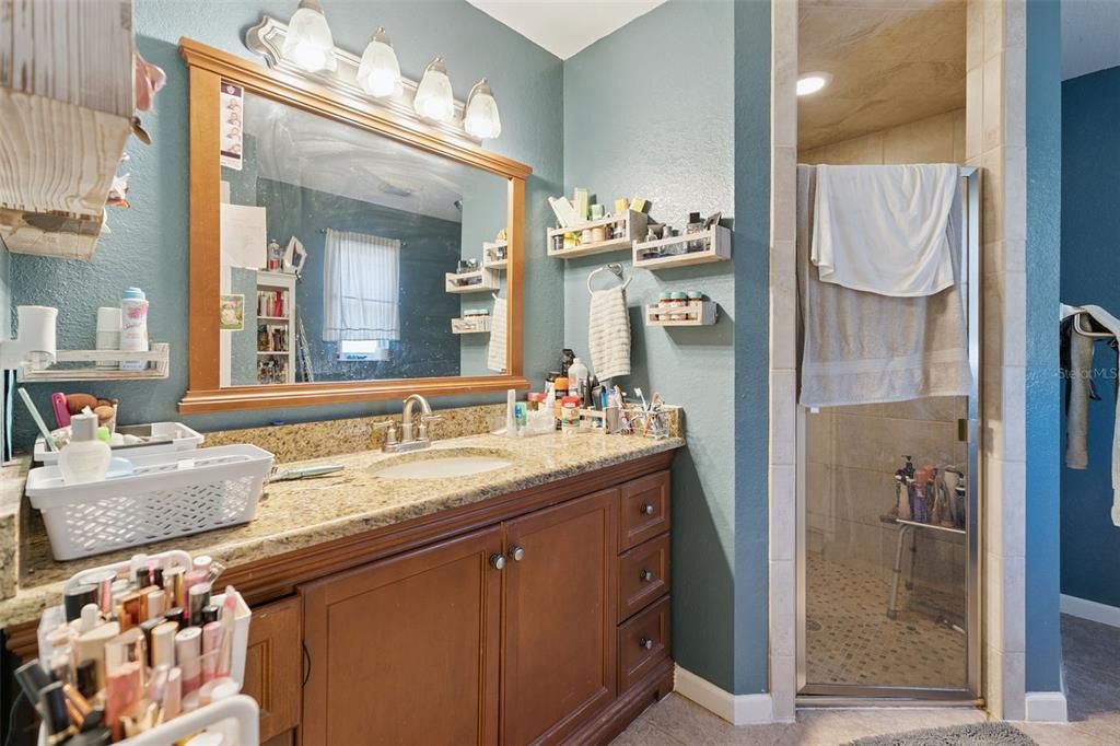 待售: $242,500 (3 贝兹, 1 浴室, 1784 平方英尺)