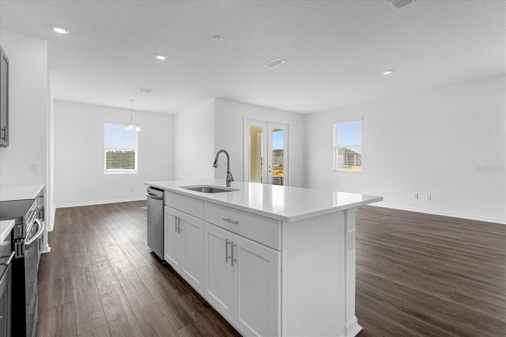 For Sale: $500,000 (4 beds, 3 baths, 2226 Square Feet)