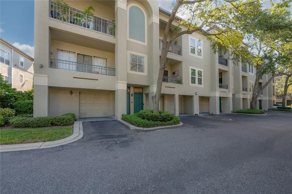 For Rent: $3,950 (1 beds, 1 baths, 1023 Square Feet)