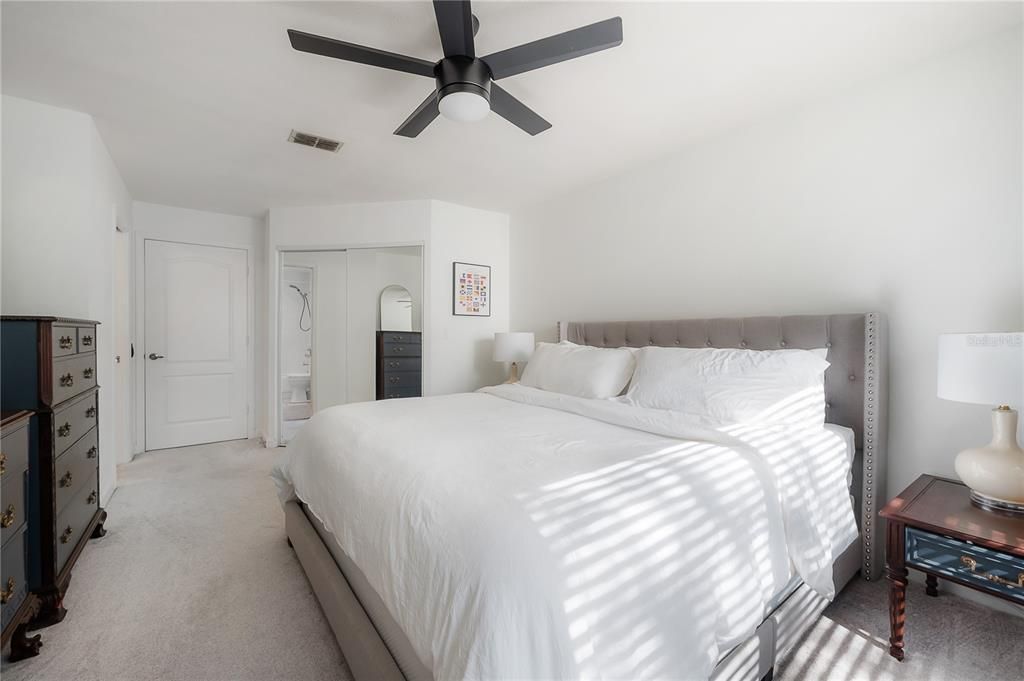 For Rent: $3,950 (1 beds, 1 baths, 1023 Square Feet)