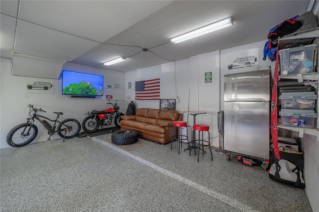 For Rent: $3,950 (1 beds, 1 baths, 1023 Square Feet)