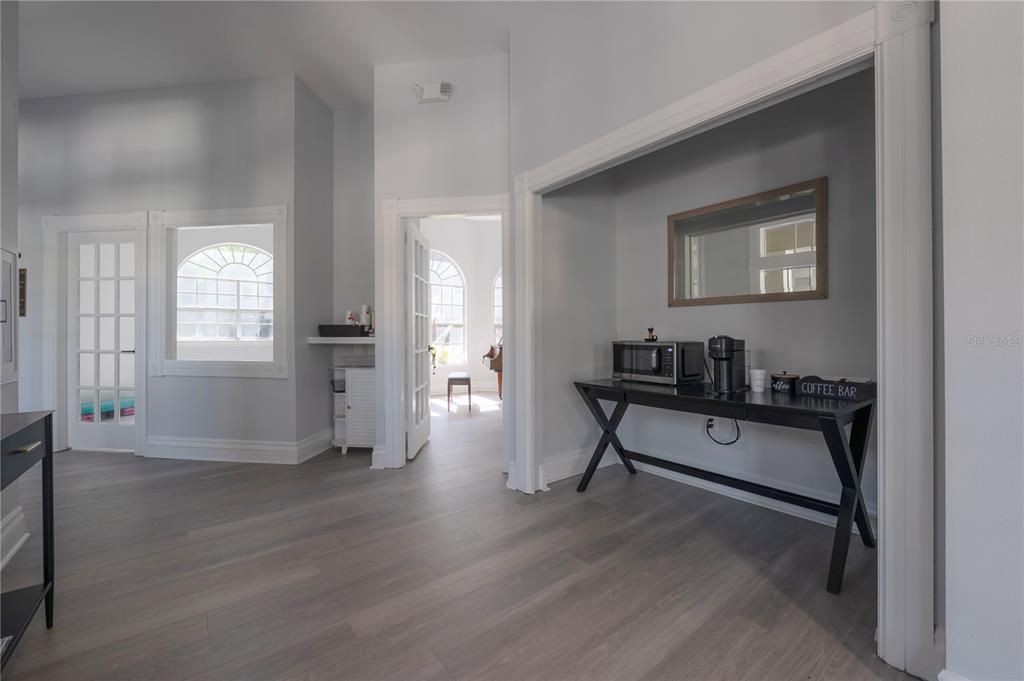 For Rent: $3,950 (1 beds, 1 baths, 1023 Square Feet)