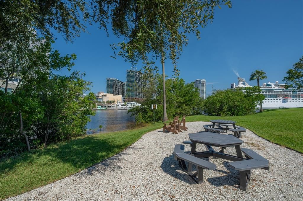 For Rent: $3,950 (1 beds, 1 baths, 1023 Square Feet)