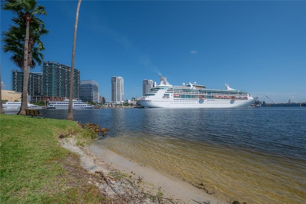 For Rent: $3,950 (1 beds, 1 baths, 1023 Square Feet)