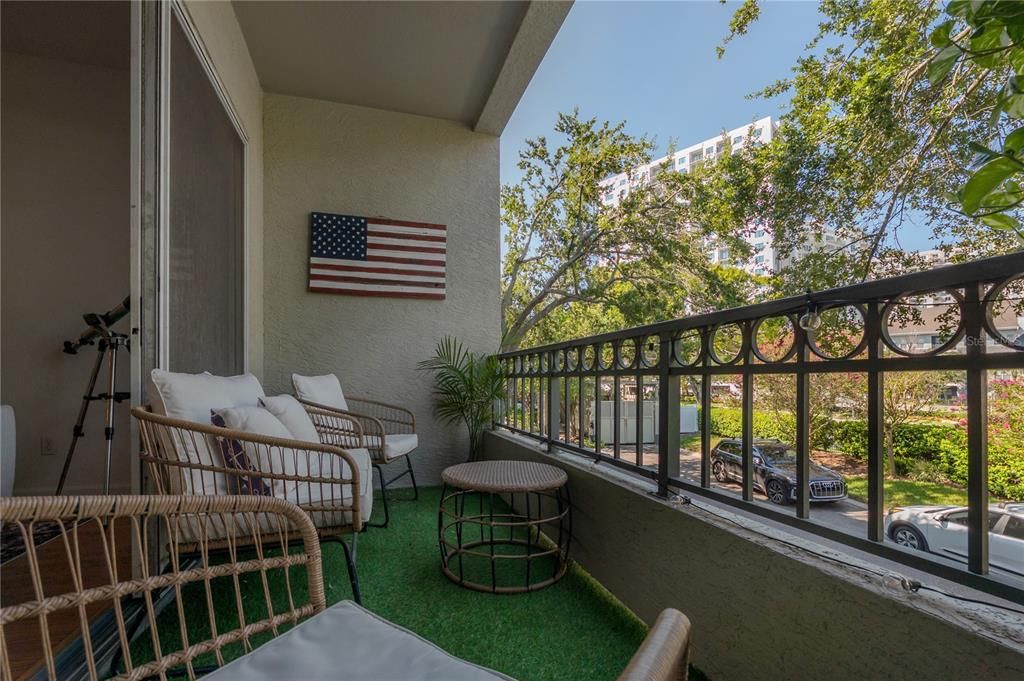 For Rent: $3,950 (1 beds, 1 baths, 1023 Square Feet)