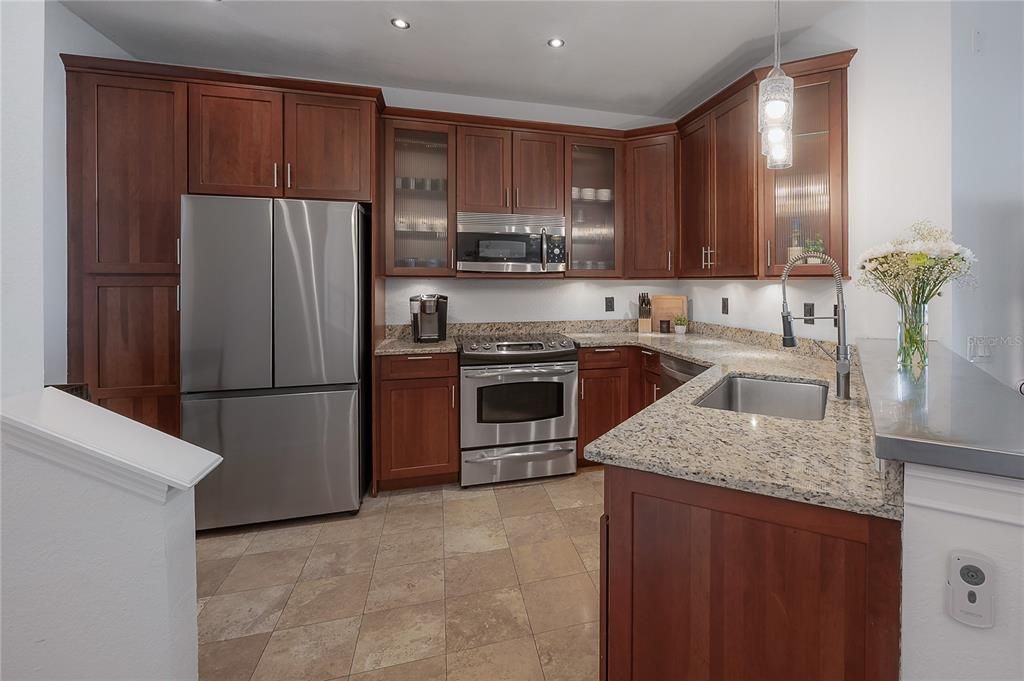 For Rent: $3,950 (1 beds, 1 baths, 1023 Square Feet)