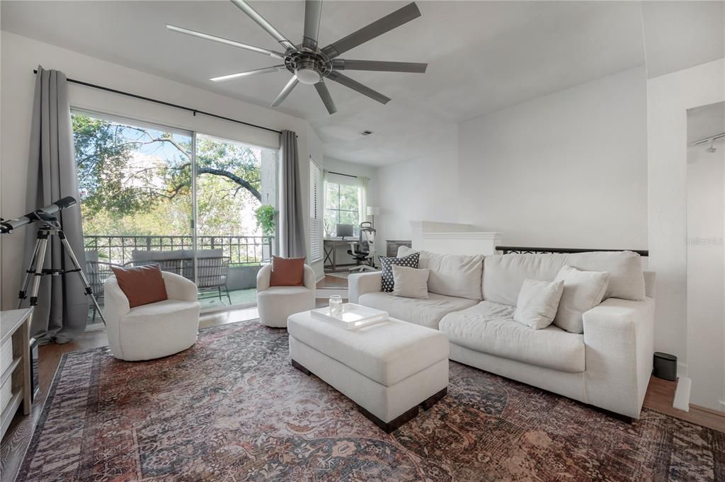 For Rent: $3,950 (1 beds, 1 baths, 1023 Square Feet)