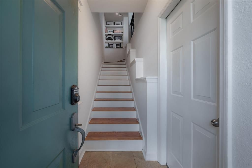 For Rent: $3,950 (1 beds, 1 baths, 1023 Square Feet)