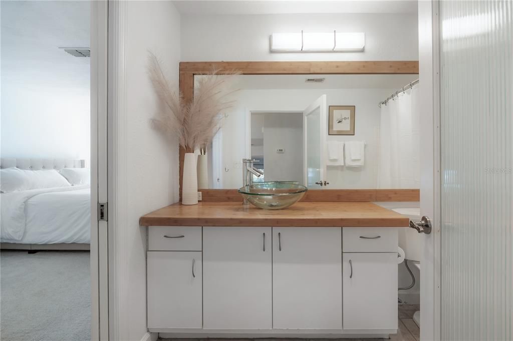 For Rent: $3,950 (1 beds, 1 baths, 1023 Square Feet)