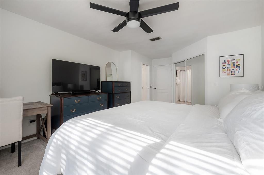 For Rent: $3,950 (1 beds, 1 baths, 1023 Square Feet)