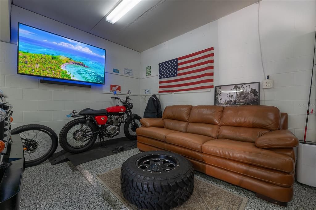 For Rent: $3,950 (1 beds, 1 baths, 1023 Square Feet)