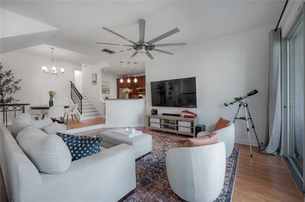 For Rent: $3,950 (1 beds, 1 baths, 1023 Square Feet)