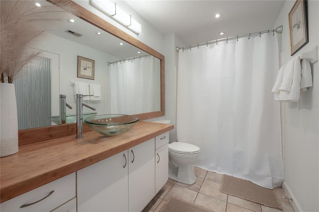 For Rent: $3,950 (1 beds, 1 baths, 1023 Square Feet)