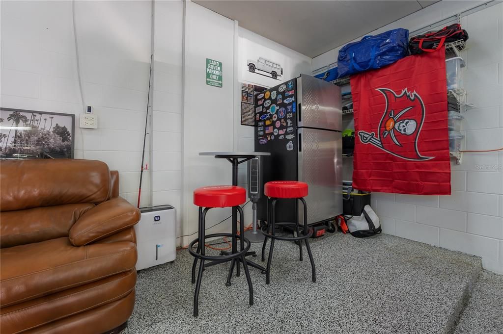 For Rent: $3,950 (1 beds, 1 baths, 1023 Square Feet)