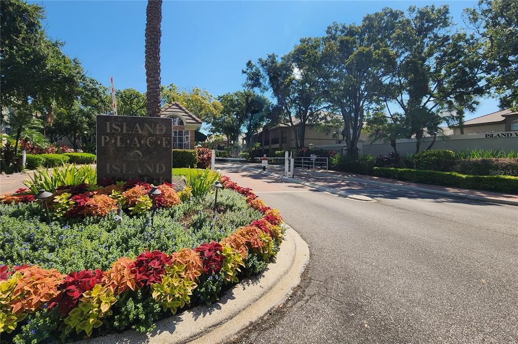 For Rent: $3,950 (1 beds, 1 baths, 1023 Square Feet)