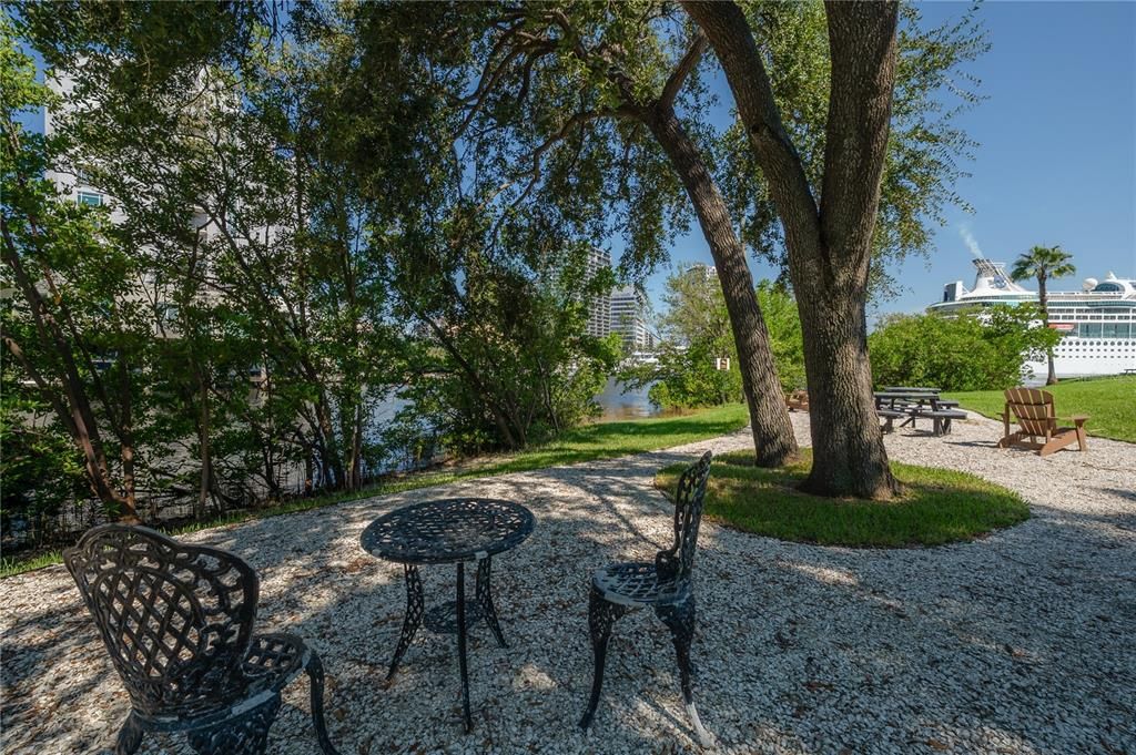 For Rent: $3,950 (1 beds, 1 baths, 1023 Square Feet)