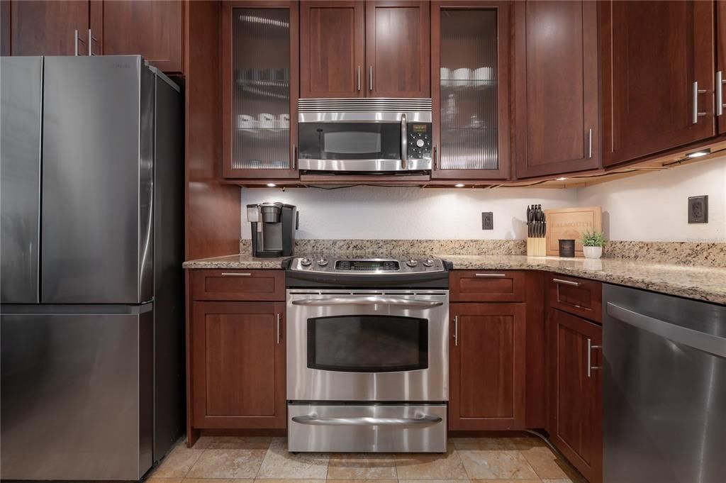 For Rent: $3,950 (1 beds, 1 baths, 1023 Square Feet)