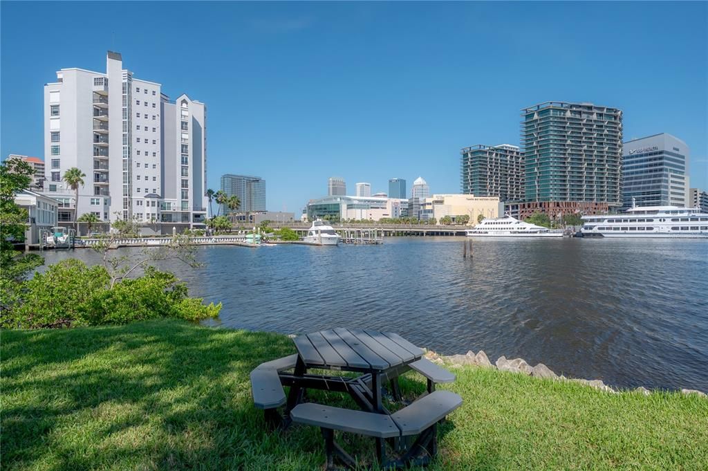 For Rent: $3,950 (1 beds, 1 baths, 1023 Square Feet)