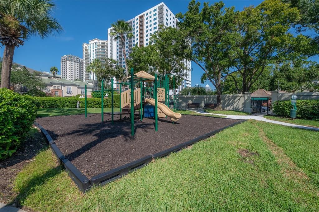 For Rent: $3,950 (1 beds, 1 baths, 1023 Square Feet)