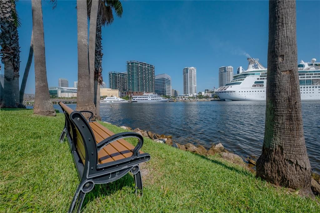 For Rent: $3,950 (1 beds, 1 baths, 1023 Square Feet)