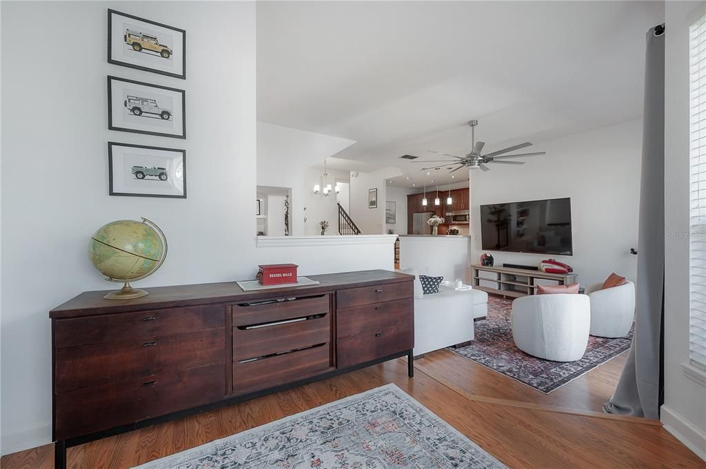 For Rent: $3,950 (1 beds, 1 baths, 1023 Square Feet)