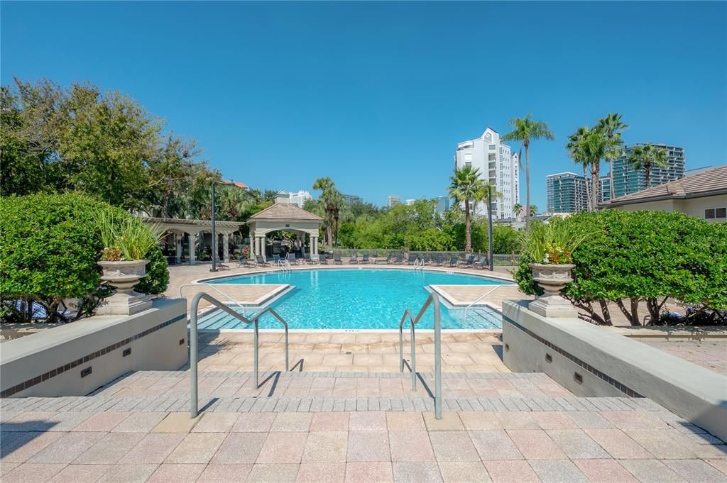 For Rent: $3,950 (1 beds, 1 baths, 1023 Square Feet)