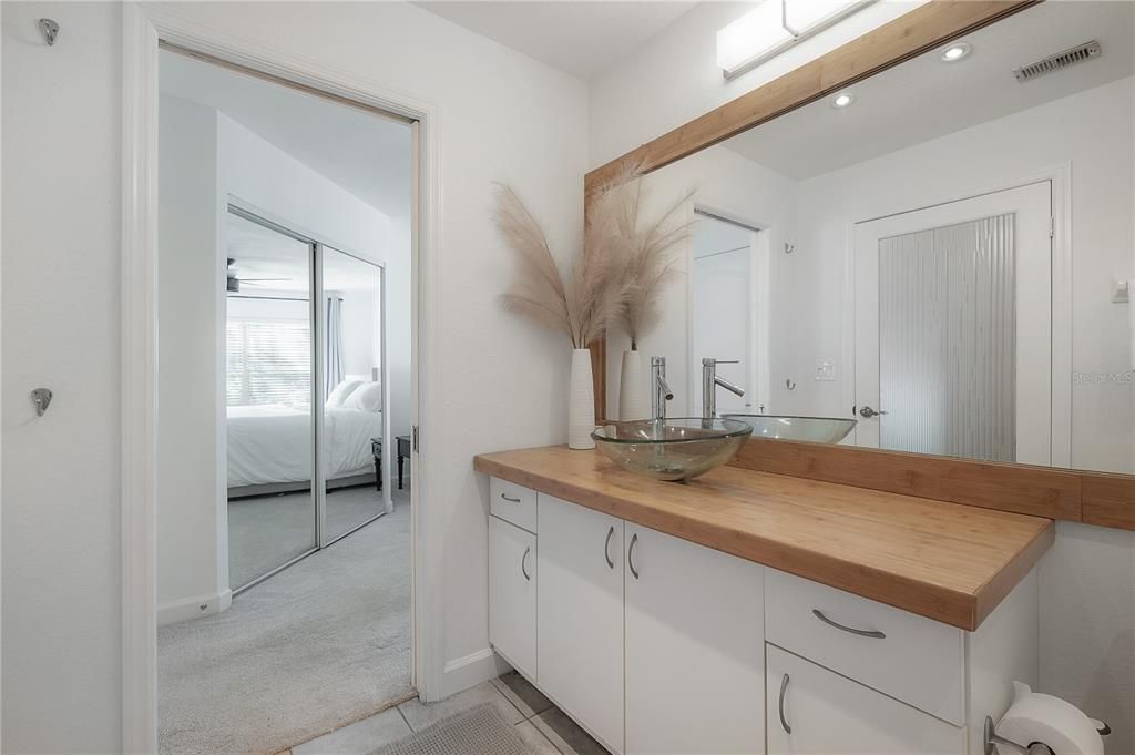 For Rent: $3,950 (1 beds, 1 baths, 1023 Square Feet)