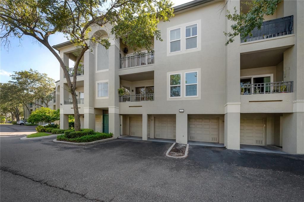 For Rent: $3,950 (1 beds, 1 baths, 1023 Square Feet)