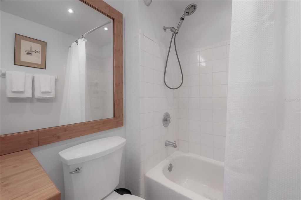 For Rent: $3,950 (1 beds, 1 baths, 1023 Square Feet)