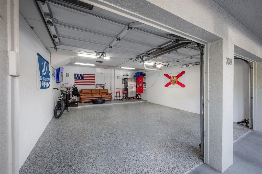 For Rent: $3,950 (1 beds, 1 baths, 1023 Square Feet)