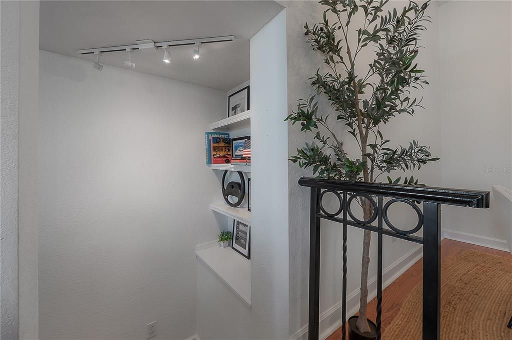 For Rent: $3,950 (1 beds, 1 baths, 1023 Square Feet)