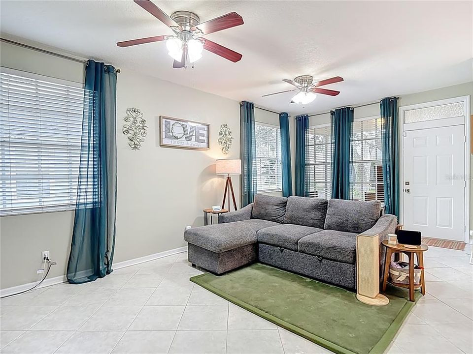 For Sale: $275,000 (3 beds, 2 baths, 1272 Square Feet)