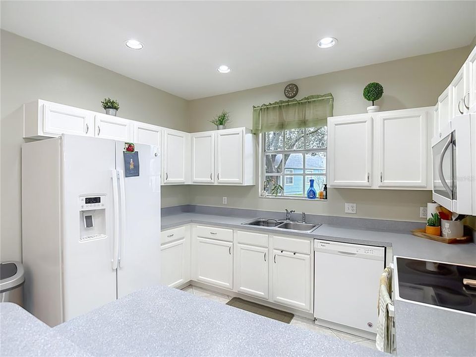 For Sale: $275,000 (3 beds, 2 baths, 1272 Square Feet)