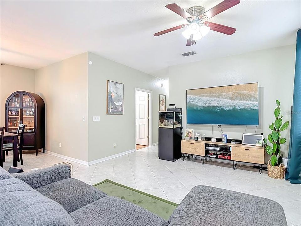 For Sale: $275,000 (3 beds, 2 baths, 1272 Square Feet)