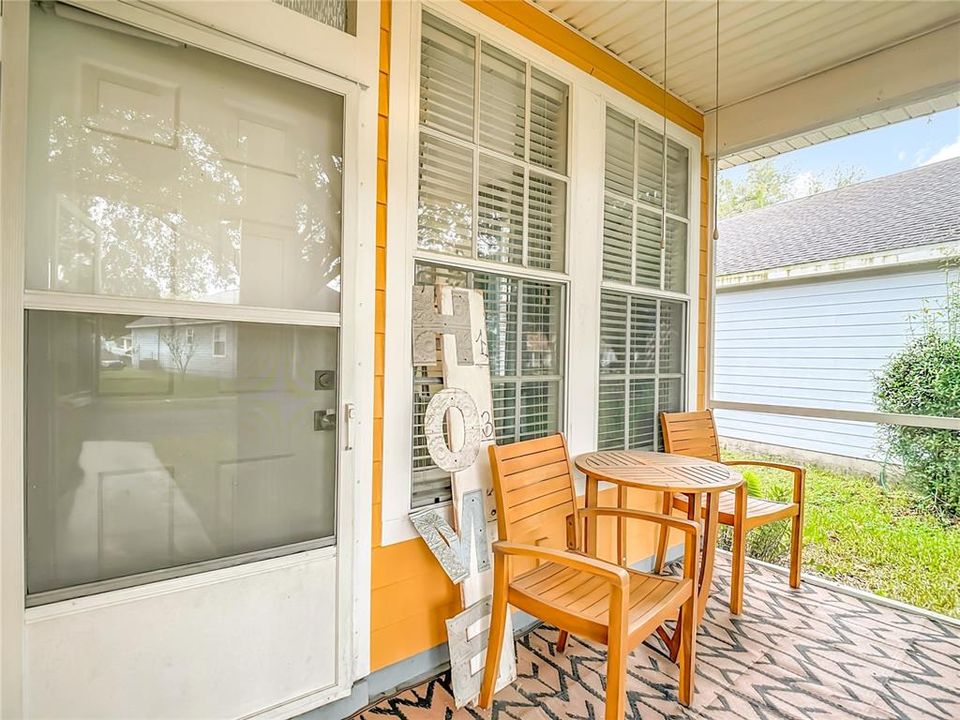 For Sale: $275,000 (3 beds, 2 baths, 1272 Square Feet)