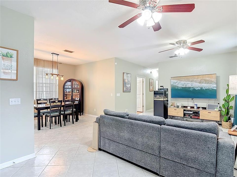 For Sale: $275,000 (3 beds, 2 baths, 1272 Square Feet)