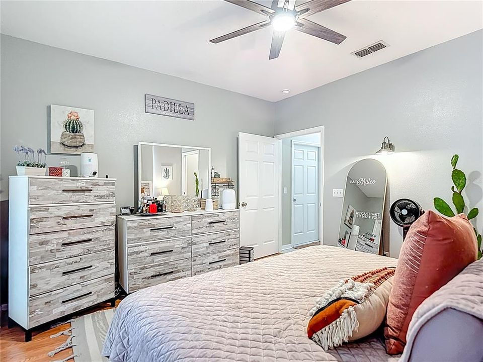 For Sale: $275,000 (3 beds, 2 baths, 1272 Square Feet)