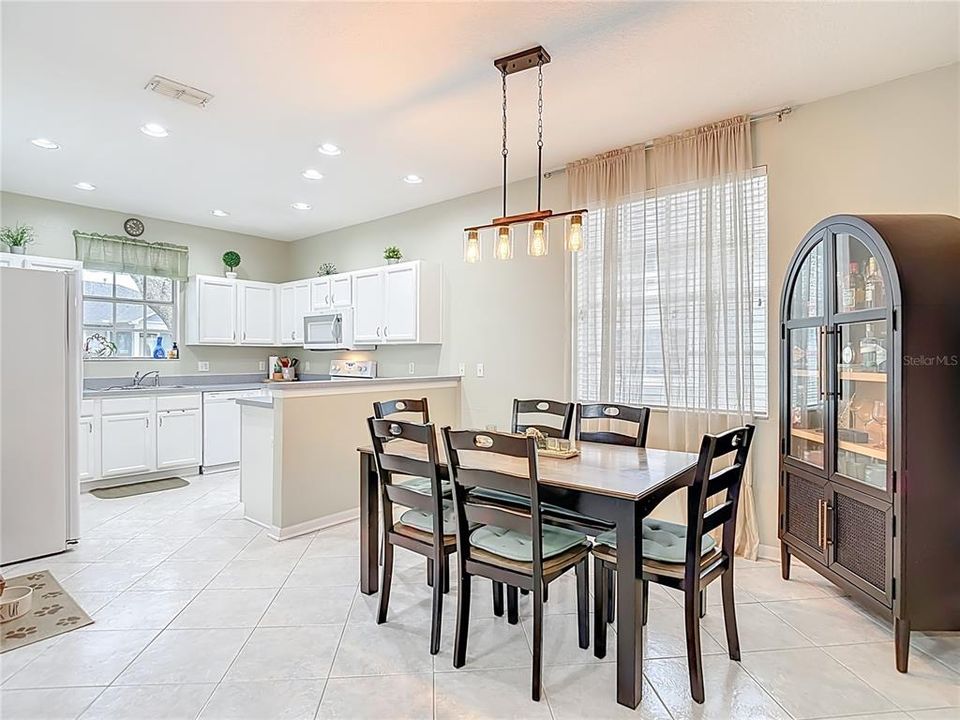 For Sale: $275,000 (3 beds, 2 baths, 1272 Square Feet)