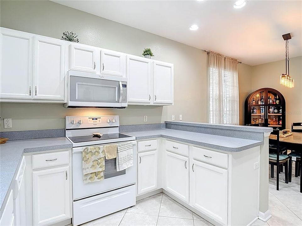 For Sale: $275,000 (3 beds, 2 baths, 1272 Square Feet)