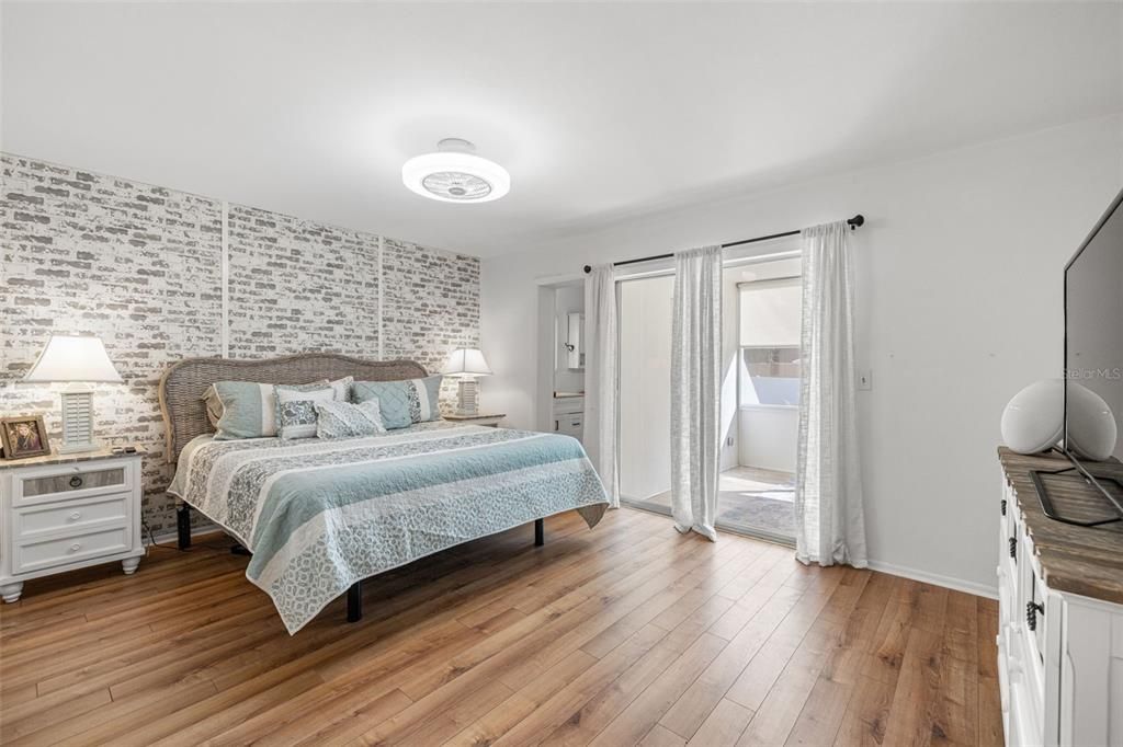 For Sale: $232,000 (2 beds, 2 baths, 1420 Square Feet)