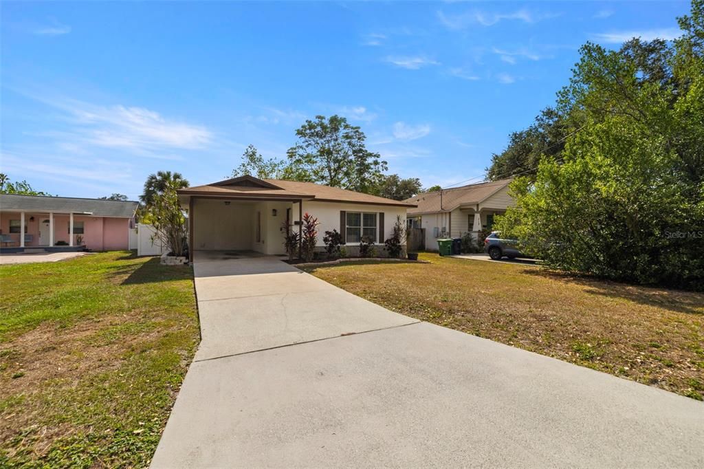 Active With Contract: $435,000 (3 beds, 2 baths, 1168 Square Feet)