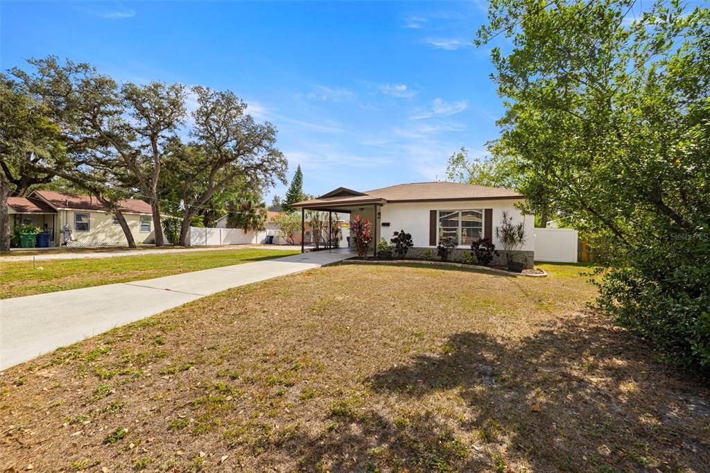 Active With Contract: $435,000 (3 beds, 2 baths, 1168 Square Feet)