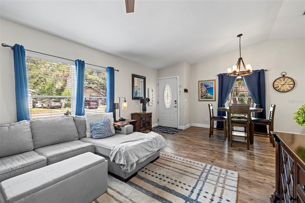 Active With Contract: $435,000 (3 beds, 2 baths, 1168 Square Feet)